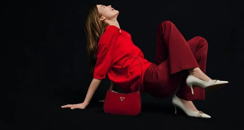 Najbolj modne barve torb za jesen 2025 – odkrijte trende sezone! - Modna.si