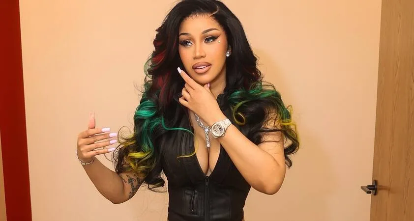 Cardi B rodila svojega četrtega otroka - Modna.si