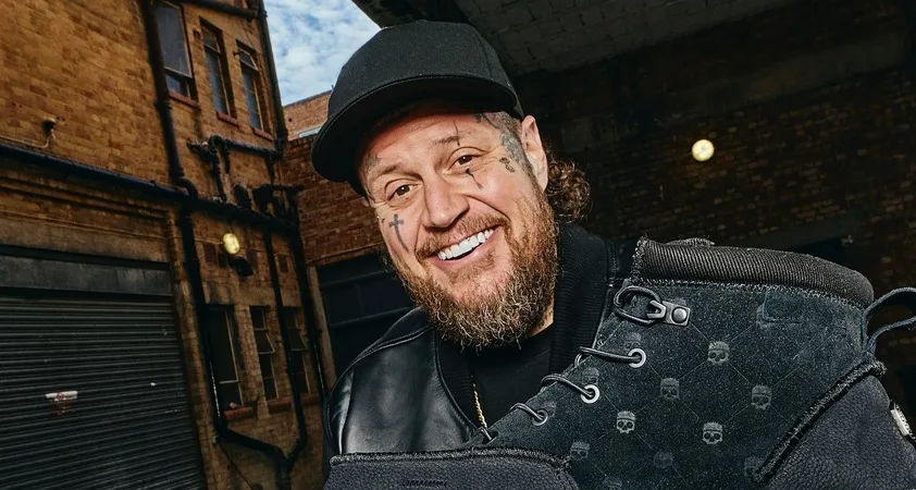 Jelly Roll šokiral z novim videzom - prvič po 10-ih letih je obril brado! - Modna.si