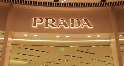 Modni posel desetletja: Prada kupila Versace z velikim popustom! - Modna.si