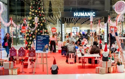 Ta petek se pri trgovini Humanic namreč odpira vasica Whoville, kjer domuje godrnjač Grinch - Modna.si