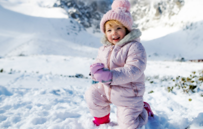 Zakaj otrok pozimi NIKOLI ne smete oblačiti večplastno - razlog vas bo presenetil! - Modna.si