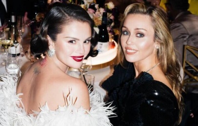 Zlati globusi: viralni posnetek Miley Cyrus in Selene Gomez sprožil govorice o nosečnosti - Modna.si