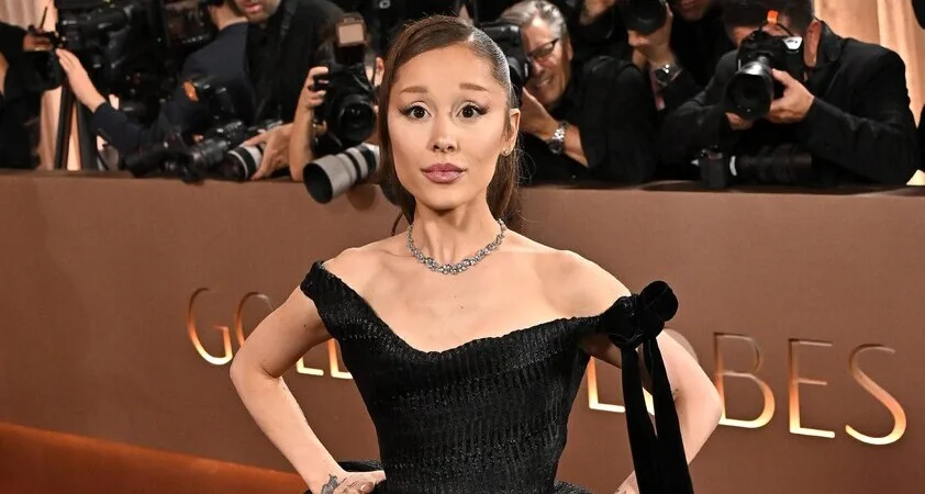 Ariana Grande o svojih šestih prstih na naslovnici revije Vogue Japan - Modna.si