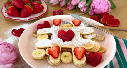 Valentinov zajtrk: Palačinkasti križci in krožci - Modna.si