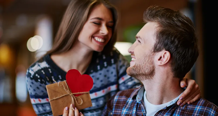 Pet jezikov ljubezni: kako pokazati ljubezen na pravi način - Modna.si