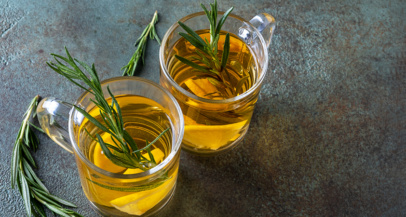 Rožmarin za hujšanje? Ta aromatična začimba lahko pospeši topljenje maščob - Modna.si