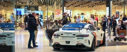 Prava paša za oči je bil razstavljen dirkalnik Mercedes-AMG GT3 - Modna.si