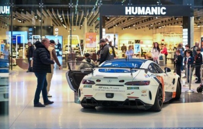 Prava paša za oči je bil razstavljen dirkalnik Mercedes-AMG GT3 - Modna.si