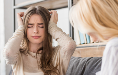 Zakaj nas nekateri ljudje izčrpajo (in kako to prepoznati) - Modna.si