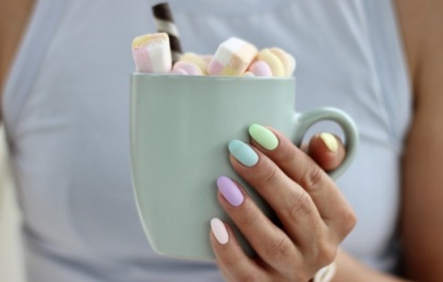 Najlepše velikonočne manikure: enostavne ideje za trendi pomladne nohte - Modna.si