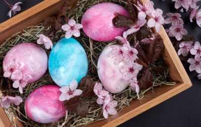 Velikonočni pirhi: Tie dye vzorec s stepeno smetano, ki očara na prvi pogled - Modna.si