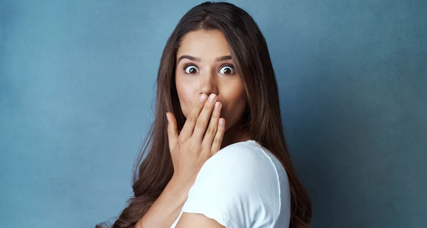 Kako dejansko ustaviti kolcanje? To so 3 učinkoviti triki, ki jih morate poskusiti - Modna.si