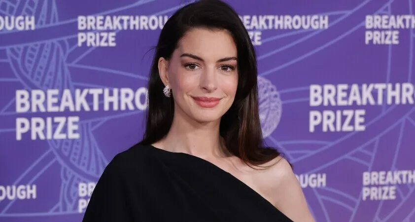 Anne Hathaway je najlepša ženska na svetu, a eno vprašanje jo je res zmotilo - Modna.si