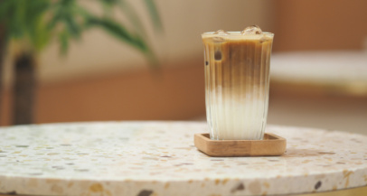 Banana bread latte: Recept za kavni napitek, ki je obnorel splet - Modna.si