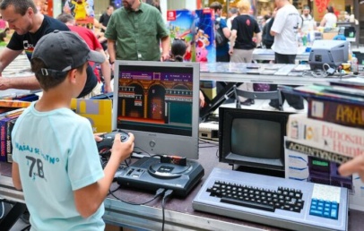 V Cityparku nor vrvež s sejmom retro videoiger in košarkarskim turnirjem trojk - Modna.si