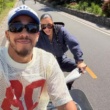 VIDEO: Kim Kardashian skoraj padla med selfijem z Lewisom Hamiltonom
