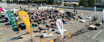 Urbani pilates na streho Cityparka privabil več kot 100 deklet - Modna.si