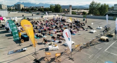 Urbani pilates na streho Cityparka privabil več kot 100 deklet - Modna.si