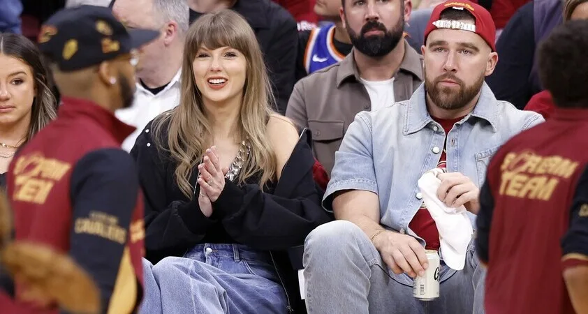 Taylor Swift in Travis Kelce naj bi imela za poročne goste prav posebno pravilo - Modna.si
