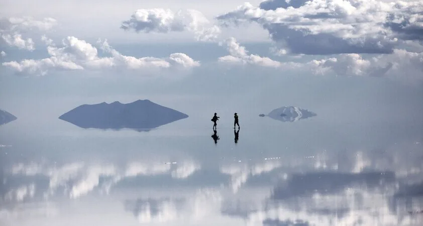 Salar de Uyuni: Neskončno ogledalo sredi Bolivije, ki jemlje dih! - Modna.si