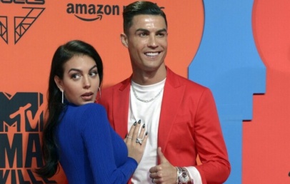 Na skrivaj poročena! Cristiano Ronaldo in Georgina pokazala poročna prstana - Modna.si