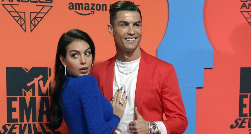 Na skrivaj poročena! Cristiano Ronaldo in Georgina pokazala poročna prstana