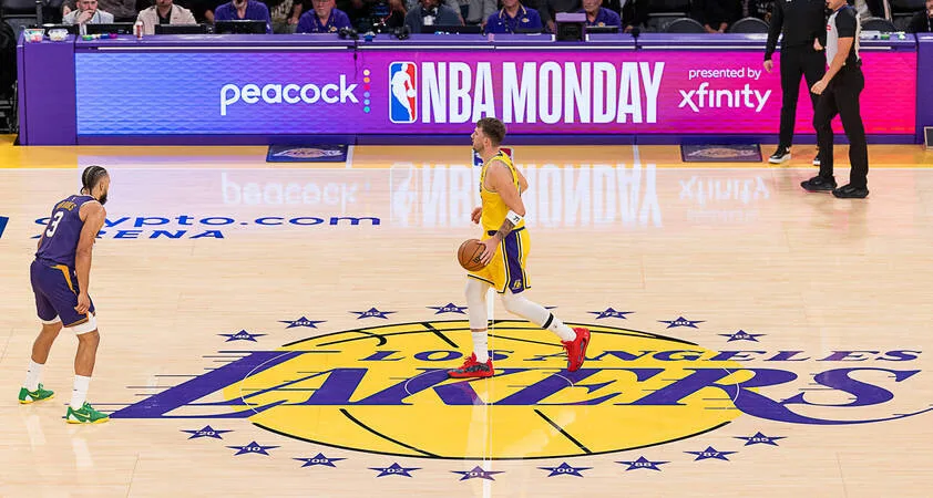 Los Angeles Lakers dobil nova lastnika: klub prodan za rekordnih 12,5 milijarde dolarjev - Modna.si