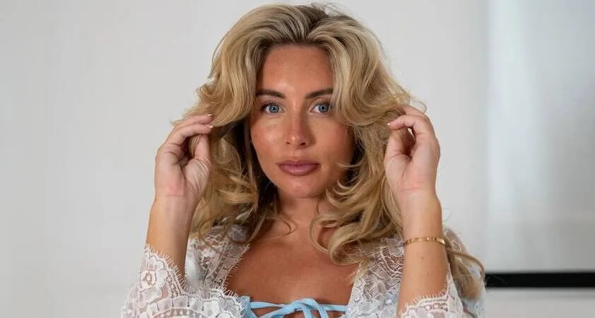 Only Fans zvezdnica Bonnie Blue postala mamica! - Modna.si