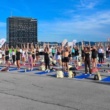 After-work pilates na streho Cityparka ponovno privabil več kot 100 udeležencev