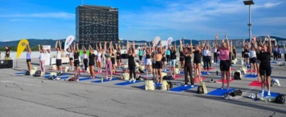 After-work pilates na streho Cityparka ponovno privabil več kot 100 udeležencev - Modna.si