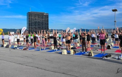 After-work pilates na streho Cityparka ponovno privabil več kot 100 udeležencev - Modna.si