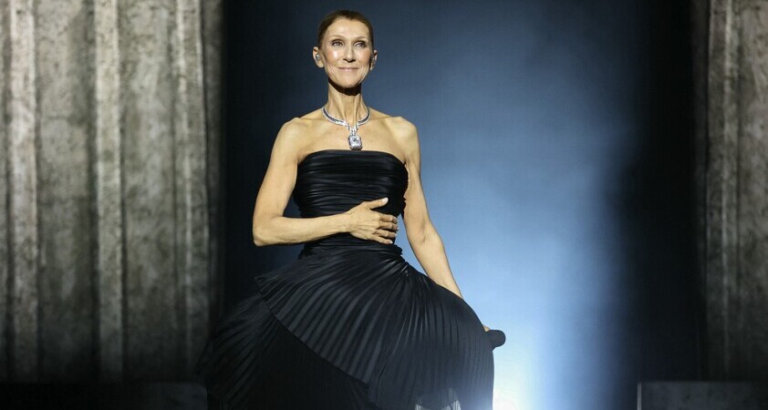 Celine Dion po šestih letih spet na odru – njena vrnitev v Parizu ganila do solz