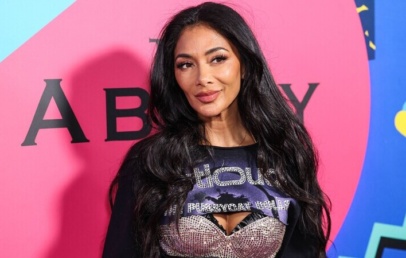 Nicole Scherzinger tik pred koncertom polila vrelo vodo po nogi - Modna.si