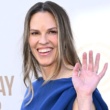 Hilary Swank znova noseča: Pri 52-ih letih pričakuje tretjega otroka