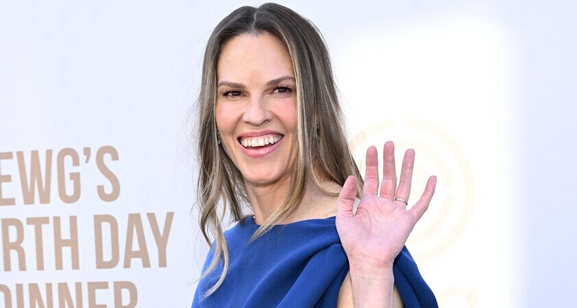 Hilary Swank znova noseča: Pri 52-ih letih pričakuje tretjega otroka
